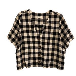 ABOUND loose fitting cropped v-neck linen top in black & white plaid/checkered